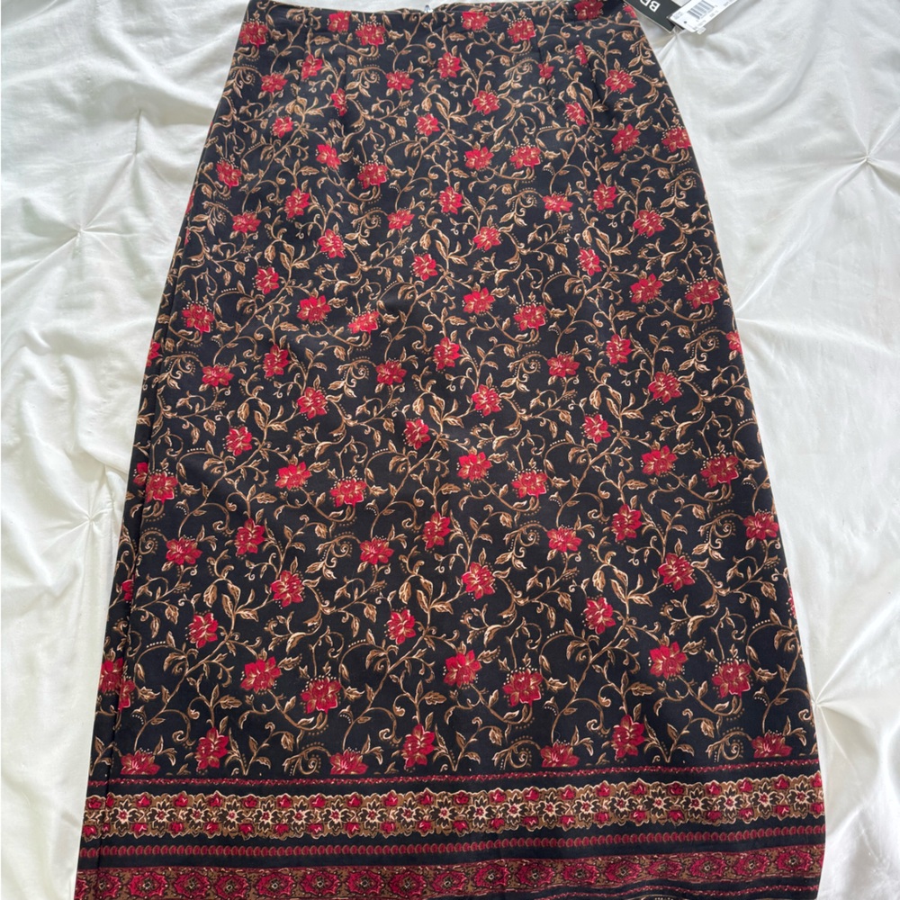 Briggs New York Black and Red Floral Pencil Skirt